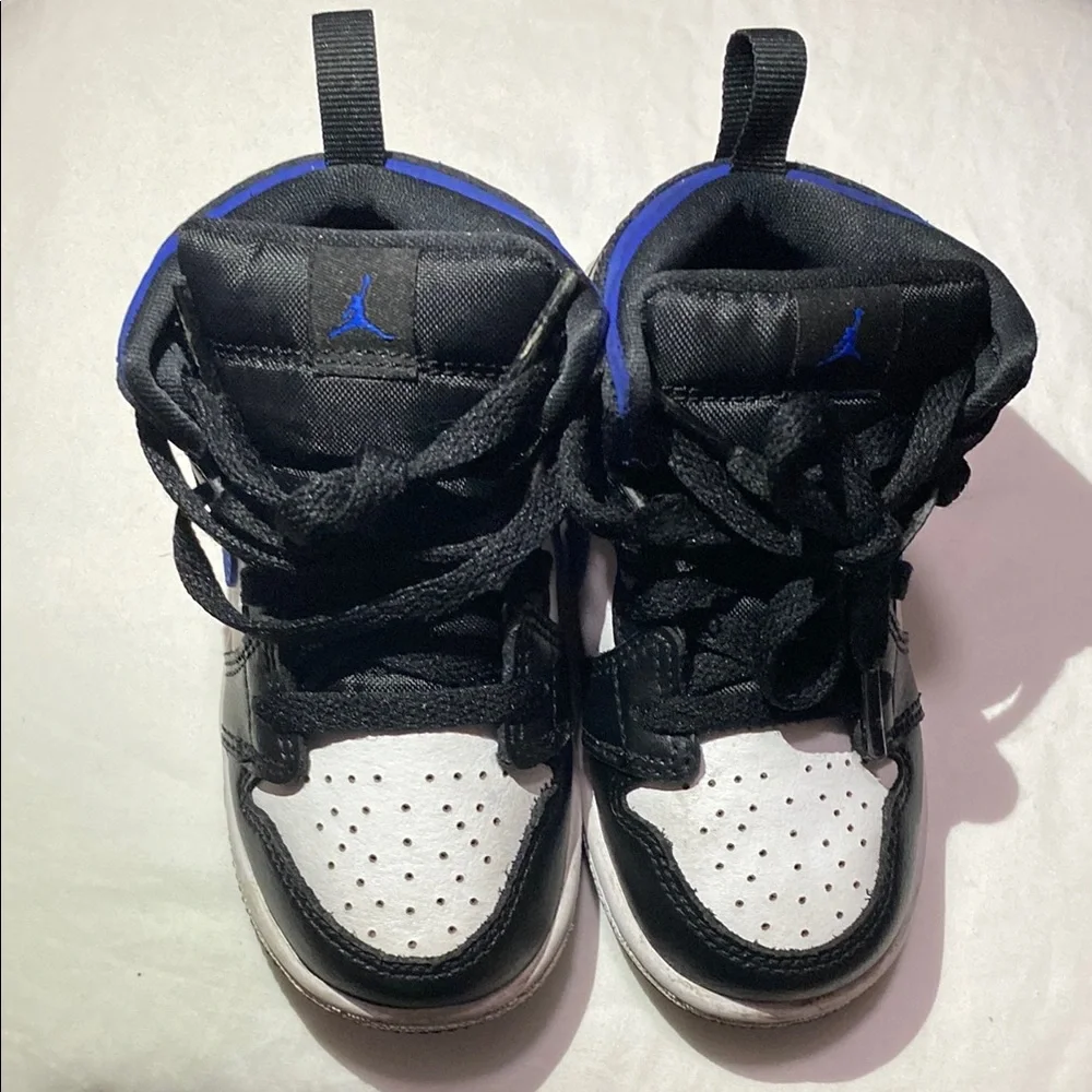 Nike Kids Black and Blue Sneakers size 7C